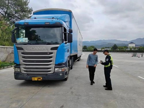 賀州交警“治防宣”三箭齊發(fā)，擰緊道路運輸“安全閥”守護(hù)“平安貨運”